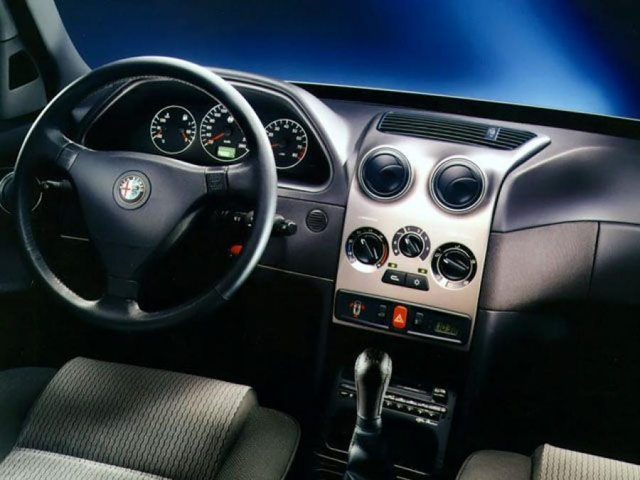 Торпедо Alfa Romeo 146 (930B) 1999 года  (фото 8 из 10)